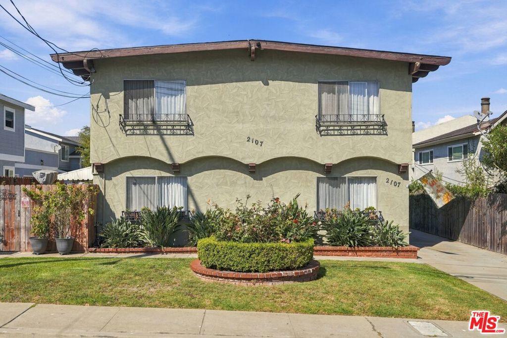 2107 Voorhees AV Redondo Beach CA 90278 | MLS #26997087 41 MLS #26997087 image #0