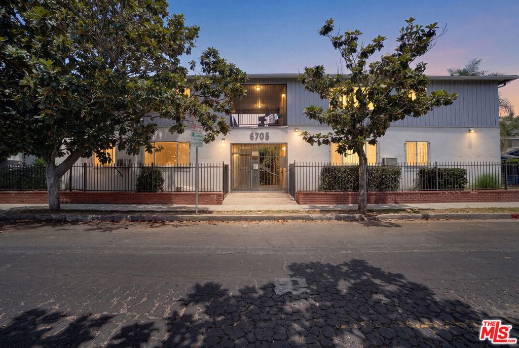 6705 De Longpre AV Los Angeles CA 90028 | MLS #26998203 41 MLS #26998203 image #0