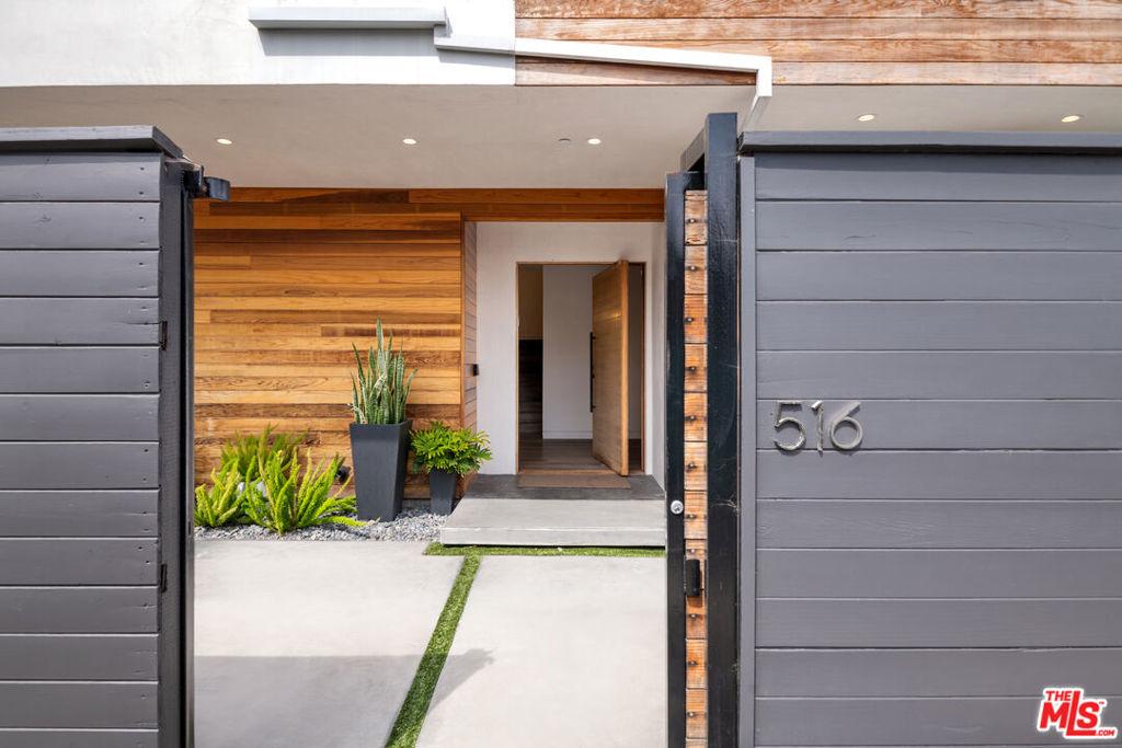 516 Vernon AV Venice CA 90291 | MLS #26998501 45 MLS #26998501 image #0