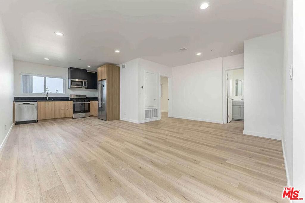 2101 S Burnside AV Los Angeles CA 90016 | MLS #26999383 45 MLS #26999383 image #0