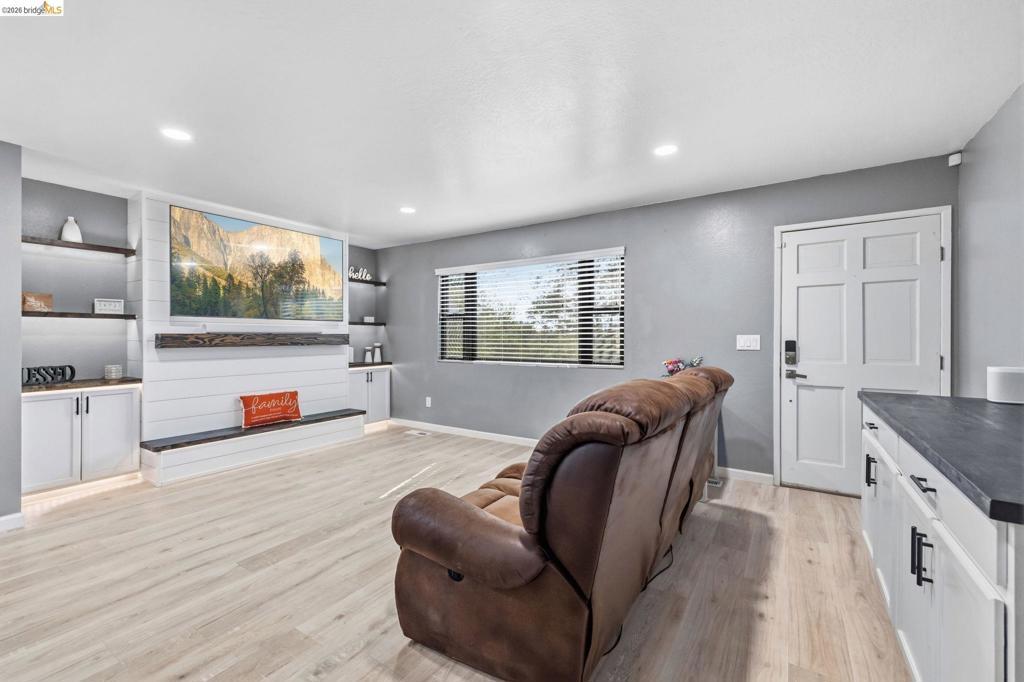 MLS #41146313 image #0