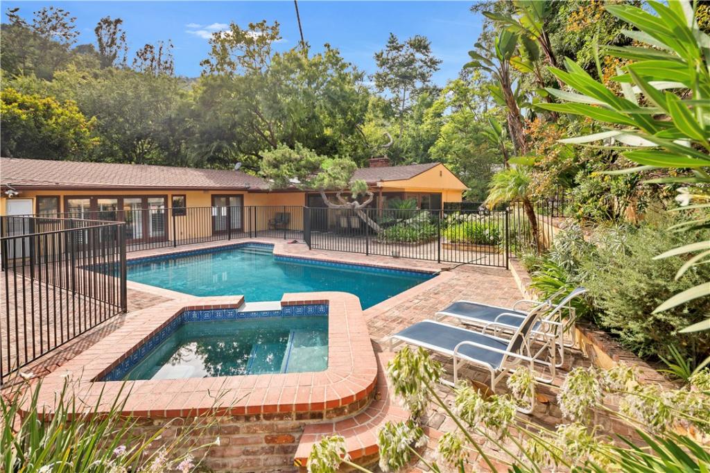 MLS #AR26077232 img 0