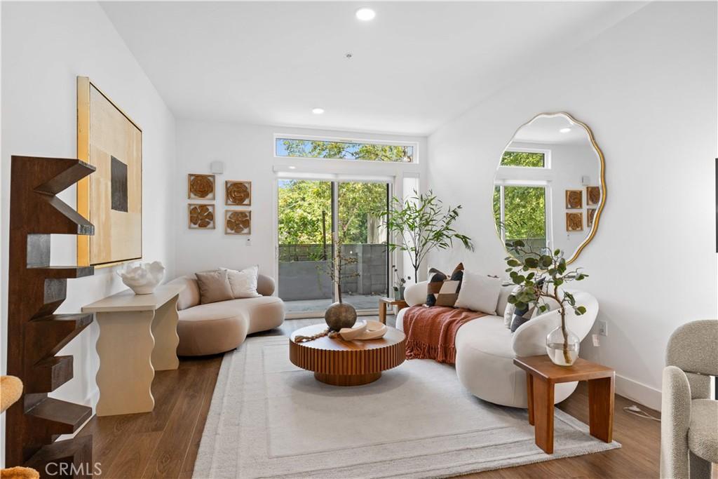 218 N El Molino AV #207 Pasadena CA 91101 | MLS #AR26126564 45 MLS #AR26126564 image #0