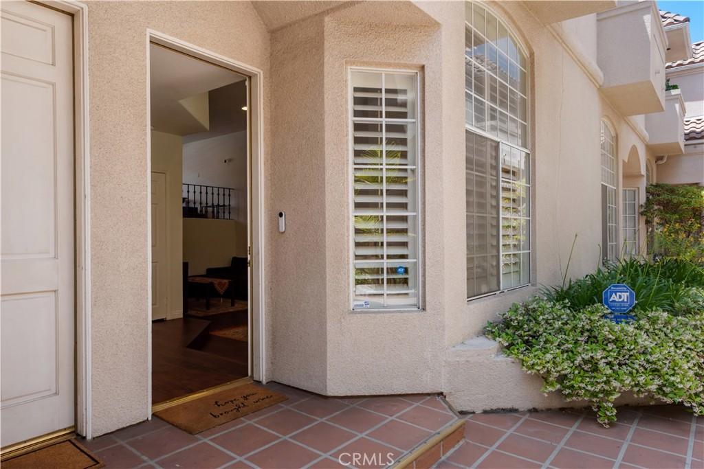813 N Martel AV #2 Los Angeles CA 90046 | MLS #AR26136604 45 MLS #AR26136604 image #0