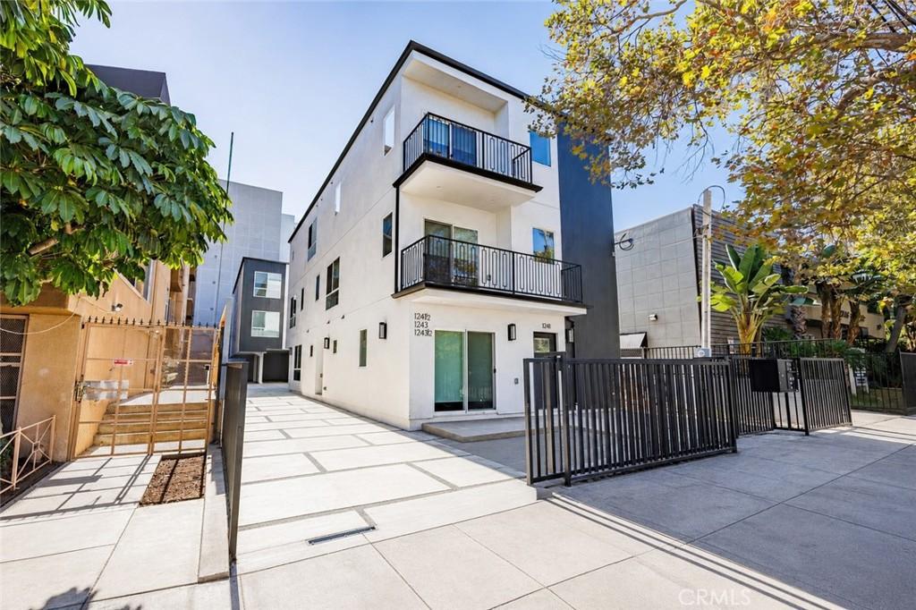 1243 N Sycamore ST Los Angeles CA 90038 | MLS #BB26156355 45 MLS #BB26156355 image #0