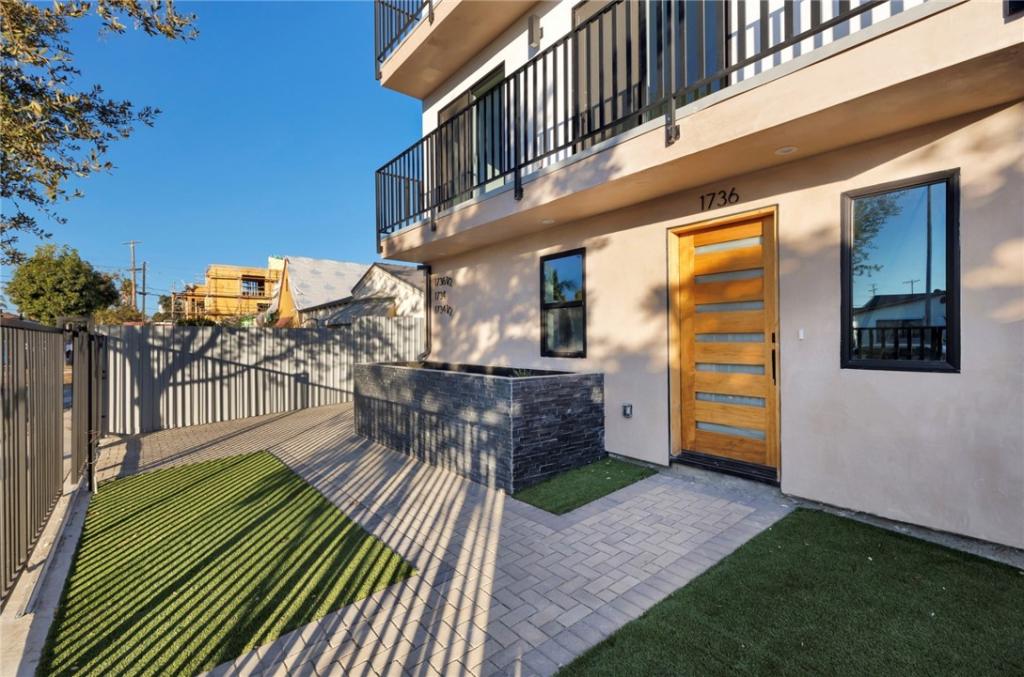 1736 Carmona AV #A Los Angeles CA 90019 | MLS #BB26202291 45 MLS #BB26202291 image #0