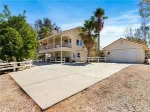 MLS #CV25031386 image #0