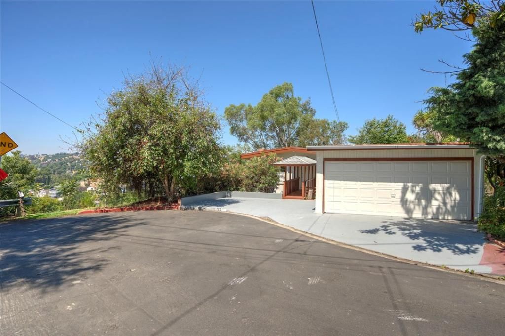 MLS #CV25172158 image #0