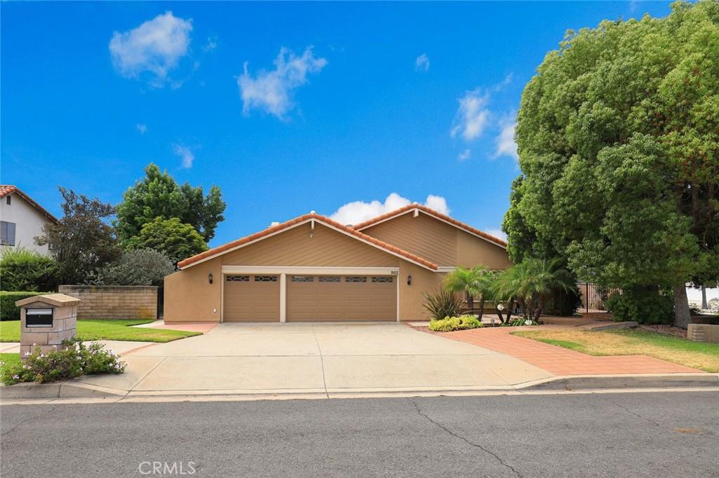 MLS #CV25218375 image #0