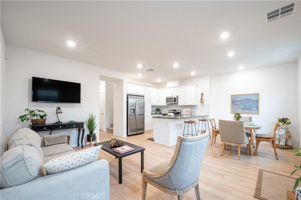 MLS #CV25257075 image #0