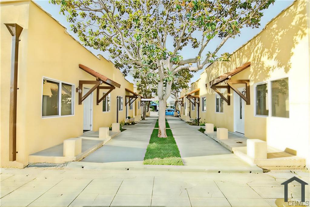 MLS #CV25262036 image #0