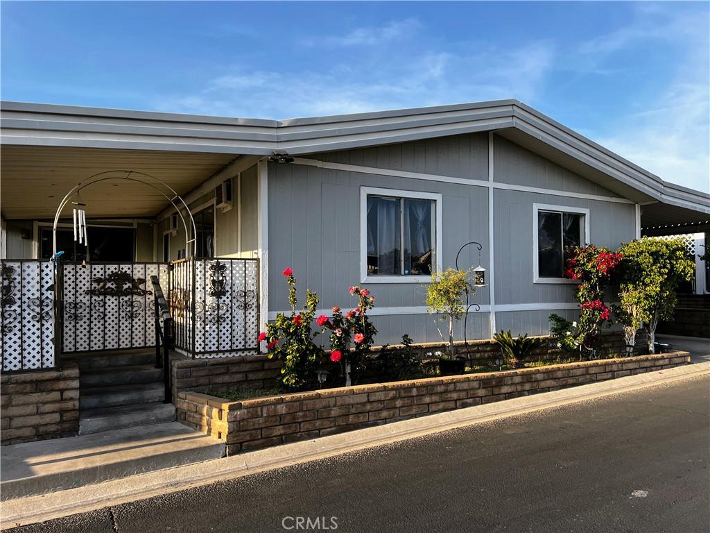 MLS #DW25078538 image #0