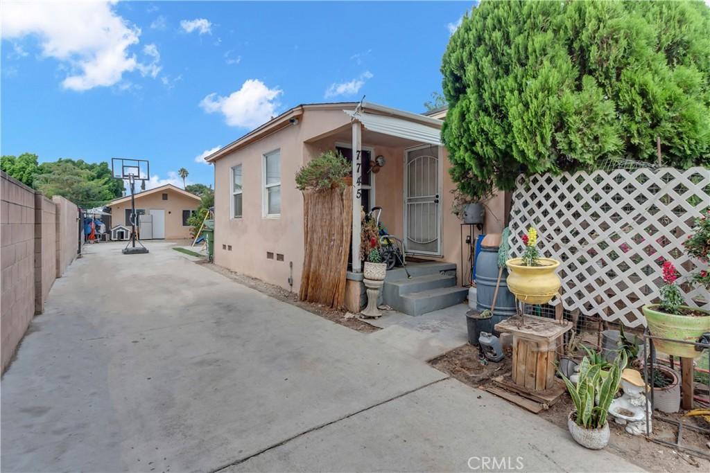 MLS #DW25135571 image #0