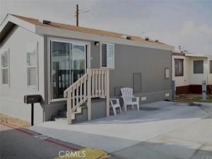 MLS #DW25162529 image #0