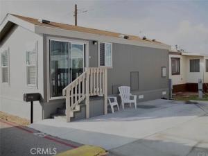 MLS #DW25162529 image #0