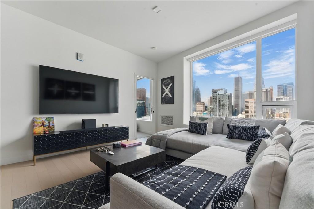 MLS #DW25169478 img 0