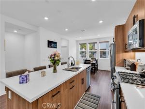 MLS #DW25175986 image #0