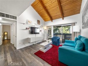 MLS #DW25180071 image #0