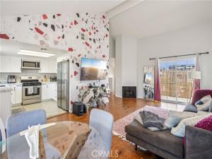 MLS #DW25181562 image #0