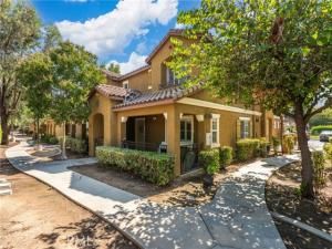 MLS #DW25184082 image #0