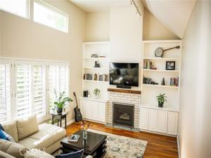 MLS #DW25208078 image #0