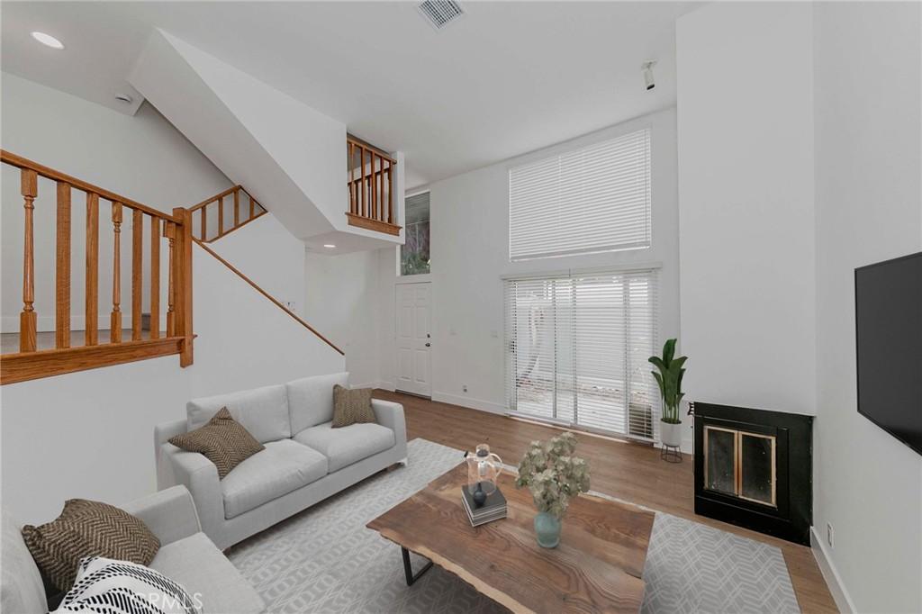 MLS #DW25216704 image #0