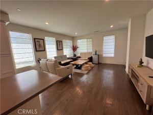 MLS #DW25221835 image #0