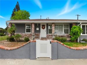 MLS #DW25222667 image #0