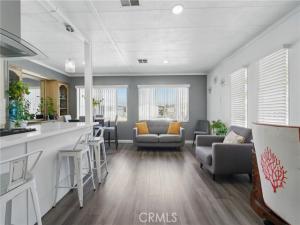 MLS #DW25230317 image #0