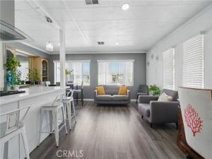 MLS #DW25230317 image #0