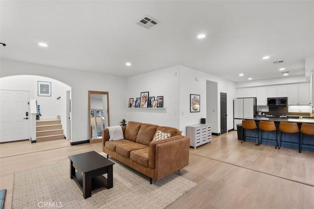 MLS #DW25236329 image #0