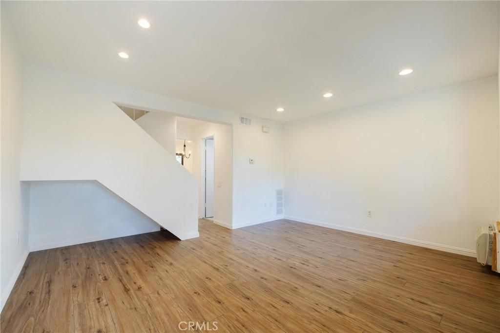 MLS #DW25241316 image #0