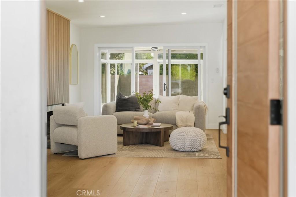 MLS #DW25246331 image #0