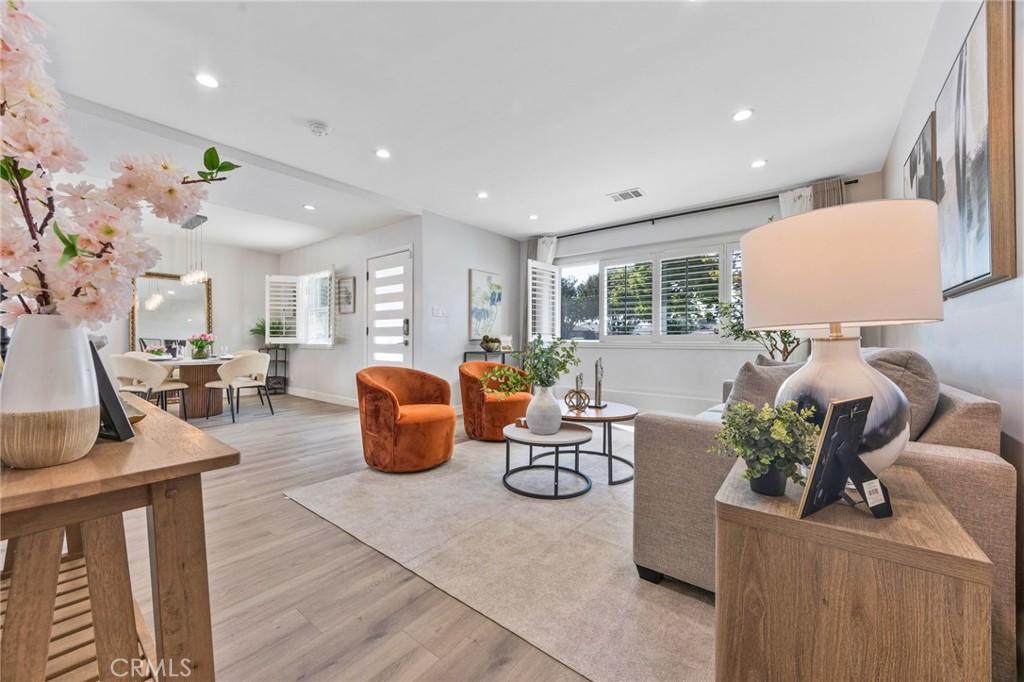 MLS #DW25247760 image #0