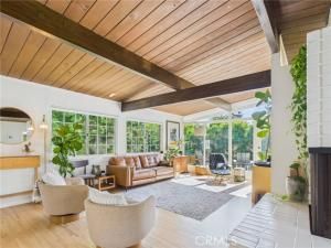 MLS #DW25248305 image #0