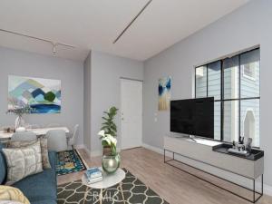 MLS #DW25250432 image #0