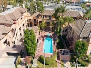 MLS #DW25254311 image #0