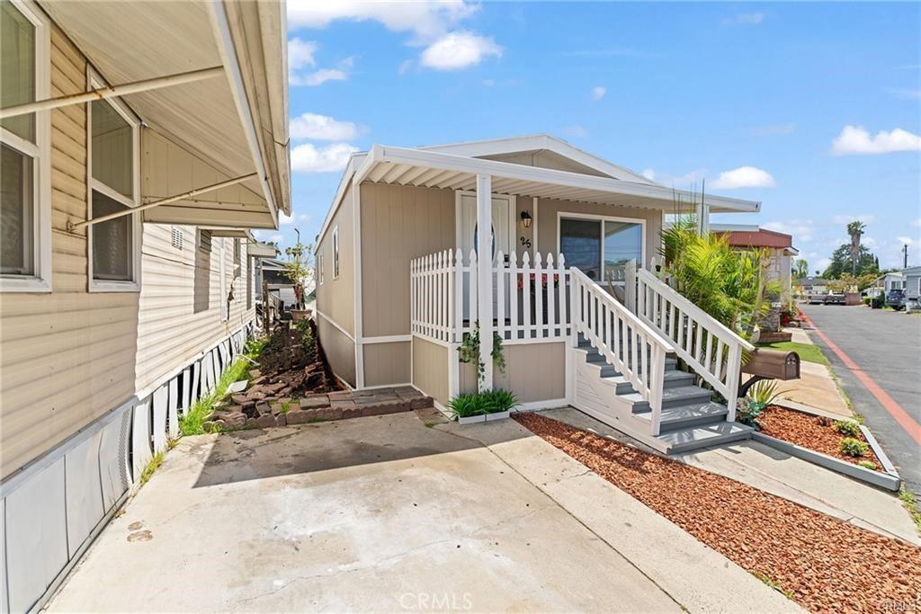 MLS #DW25261280 image #0