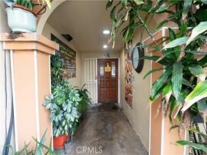 MLS #DW25261339 img 0