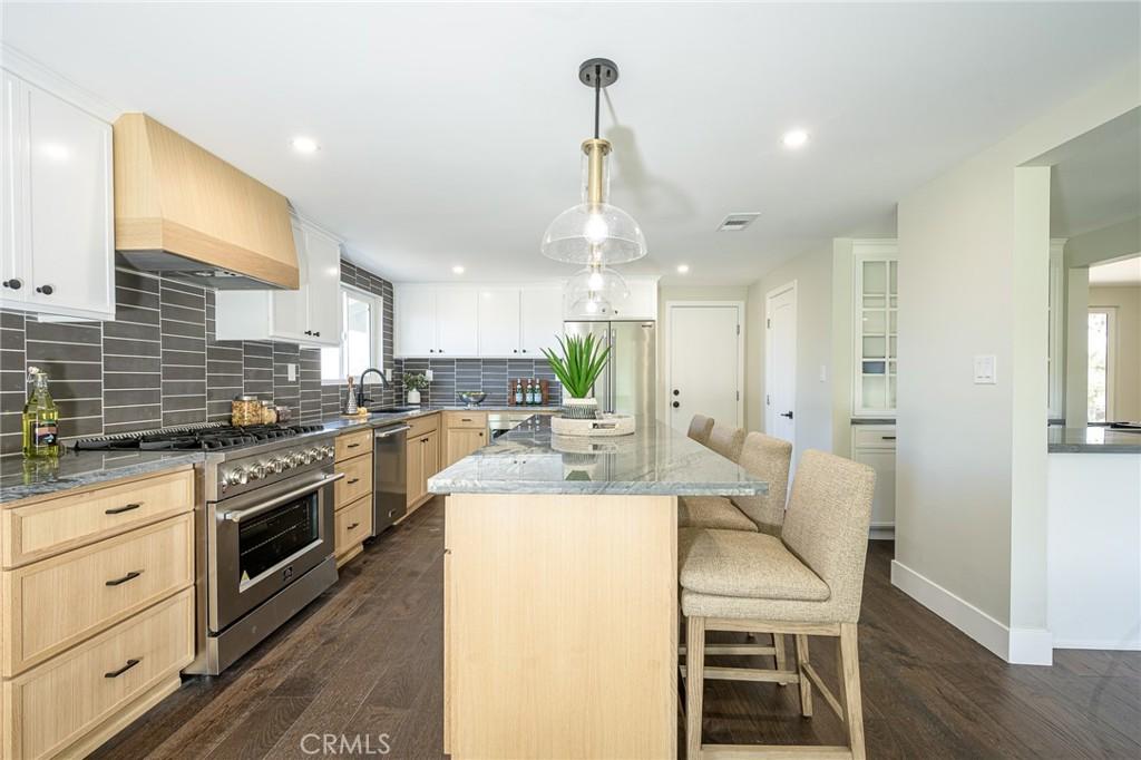 MLS #DW25263596 image #0