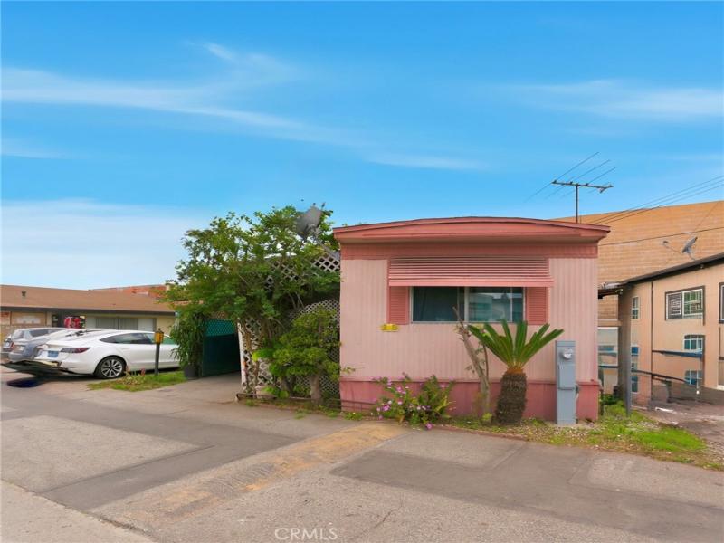 MLS #DW25266205 image #0