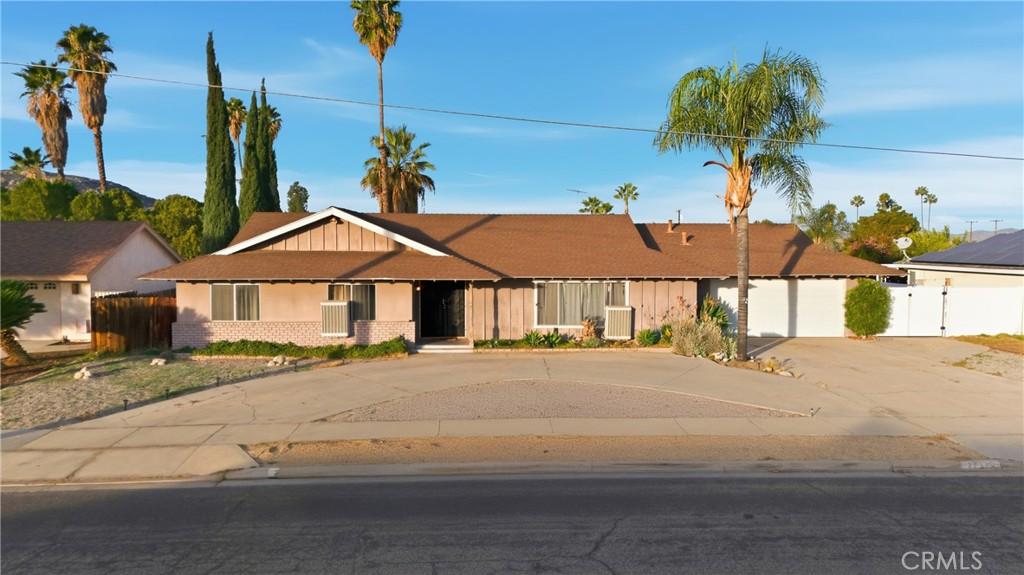 MLS #DW25270088 image #0