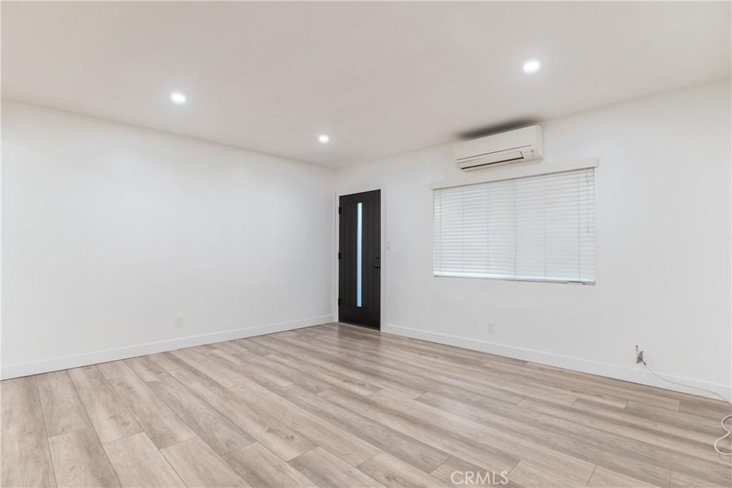 MLS #DW25278338 image #0