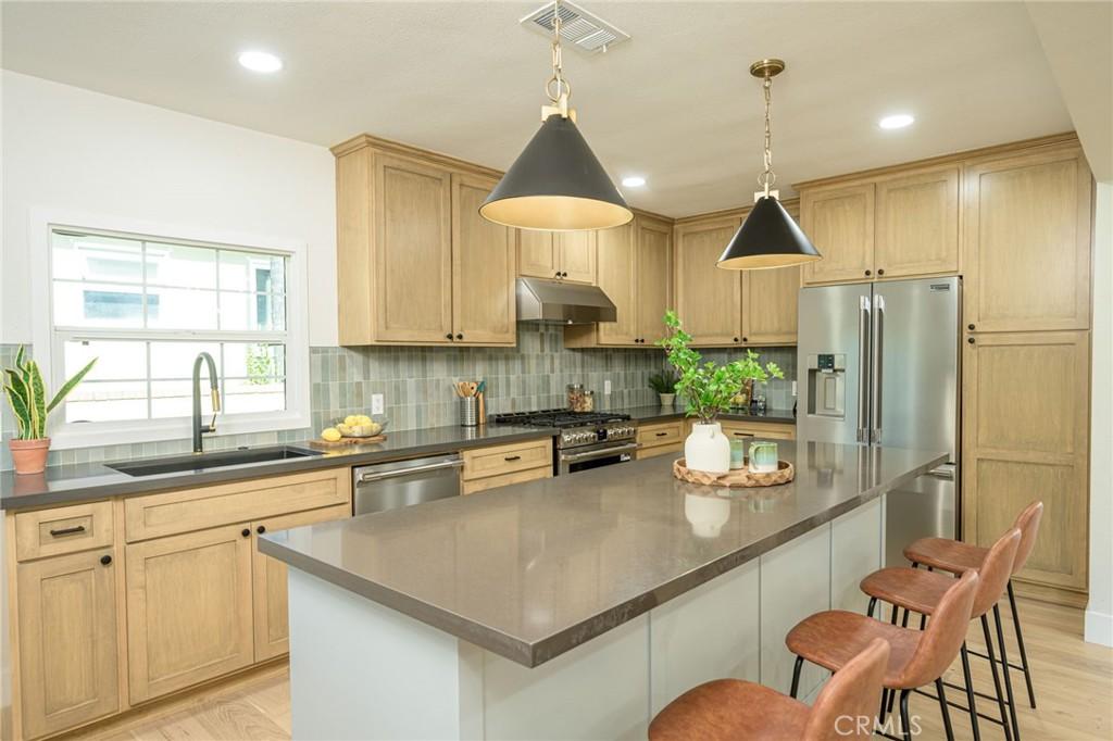 MLS #DW25280130 image #0