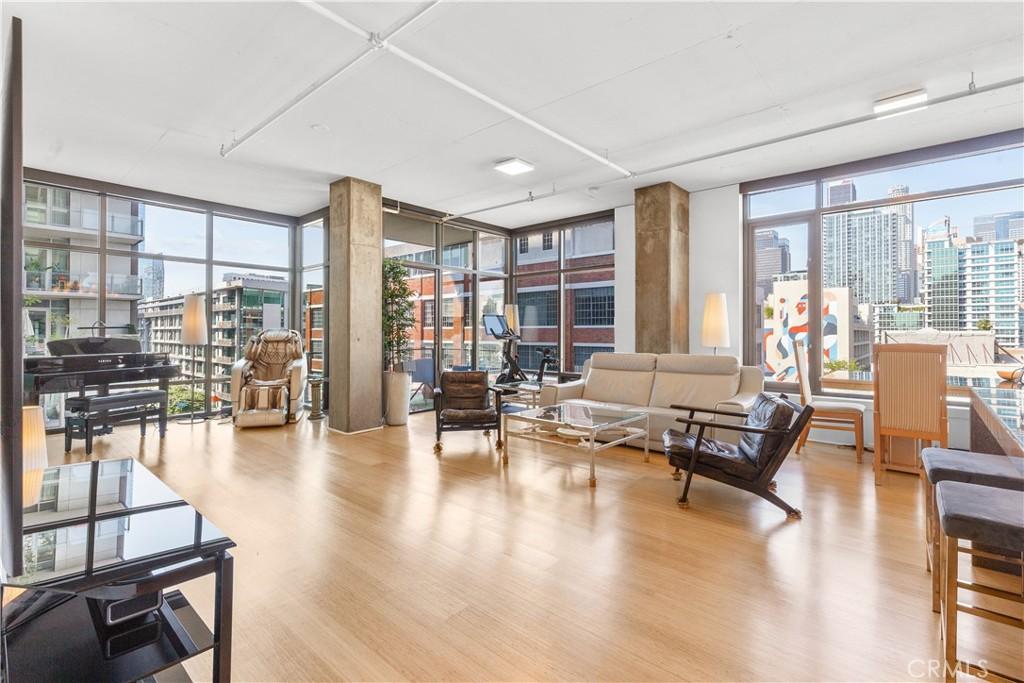 MLS #DW25281972 image #0