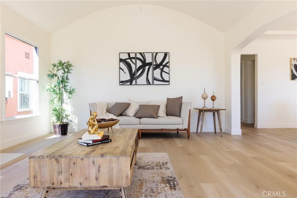 MLS #DW26001030 image #0