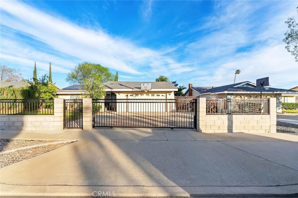 MLS #DW26011580 image #0