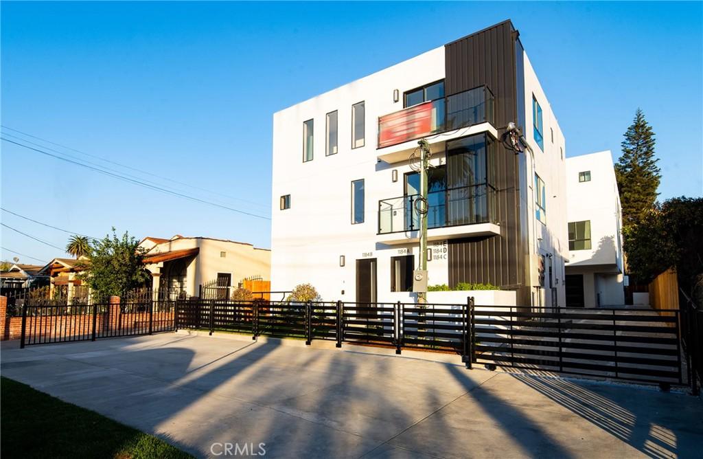 MLS #DW26036676 img 0