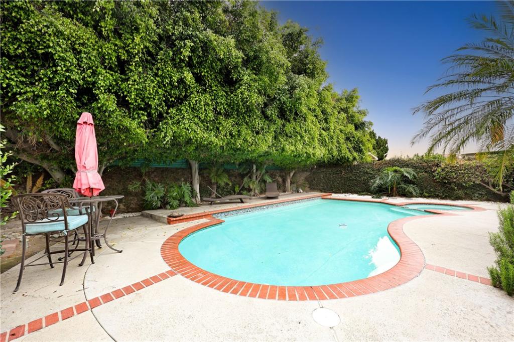 MLS #DW26069565 image #0
