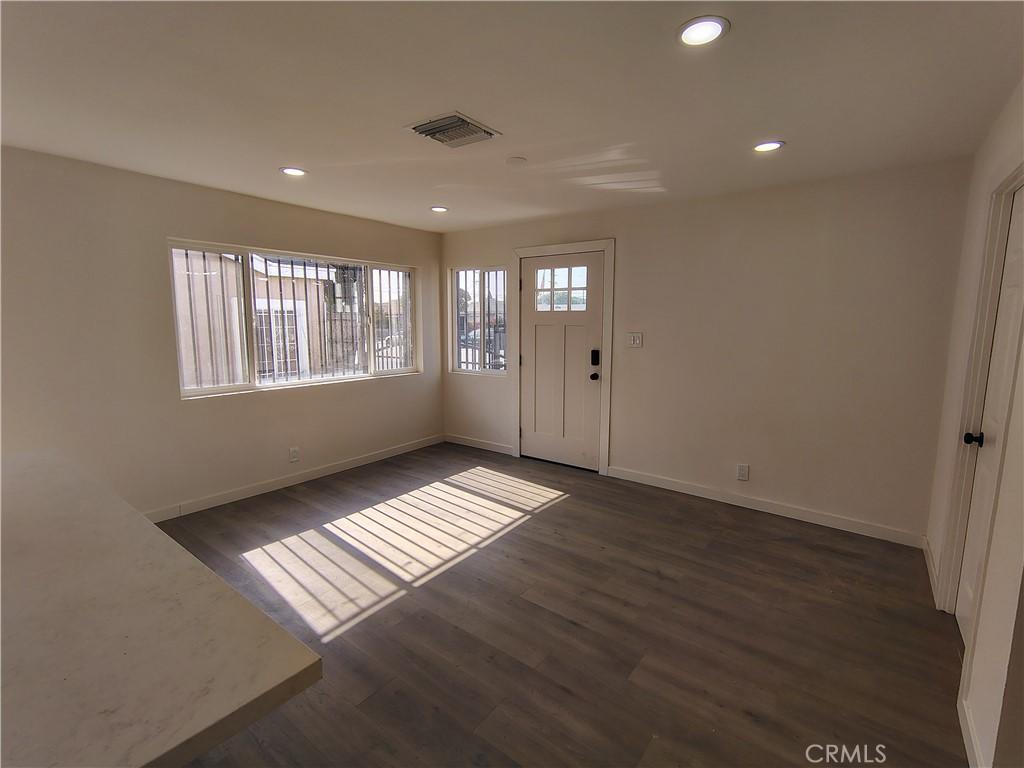 MLS #DW26086130 image #0